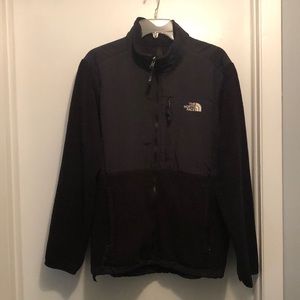 Black women’s Northface fleece jacket